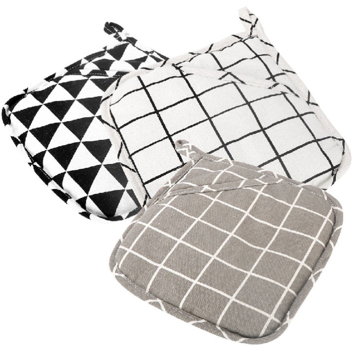 "Heat-Resistant Quilted Pot Holders – Durable Kitchen Grip Pads (1 Pair)"