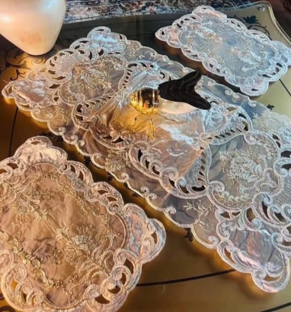 "Elegant 3-Piece China Table mat's Set with Fabric-Covered Base"