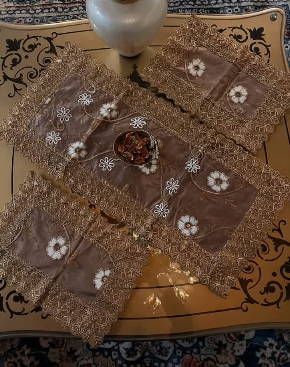 "Elegant 3-Piece China Table mat's  Set with Fabric-Covered Base"